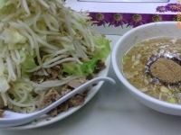 「あつもりつけ麺 （OPEN価格100円）ヤサイマシマシニンニクマ」@ラーメン大 我孫子店の写真