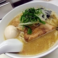 「梅しそらーめん750円（中太麺）+味玉100円」@塩ラーメン・つけめんのお店 はないちの写真