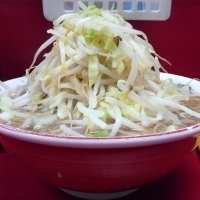 「小ラーメン700円!?!?（ヤサイマシ、ニンニク少し）」@ラーメン二郎 京急川崎店の写真