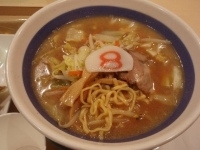 「野菜らーめん（太麺）（醤油とんこつ）と餃子のセット」@8番らーめん 麺座 川口キャラ店の写真