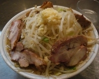 「ラーメン+豚+味付玉子 （野菜多め・にんにく）」@ラーメン大 堀切店の写真