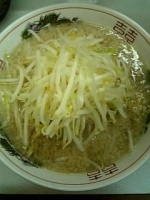 「普通盛+野菜+ニンニク少し」@ラーメン 神田店の写真