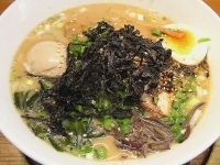 「マグロらーめん（味付け煮玉子トッピング）」@ラーメン 銀次の写真