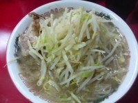 「小ラーメン 麺硬め、ヤサイ（700円）」@ラーメン二郎 京急川崎店の写真