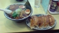 「まるちょうらー麺680円+餃子セットの餃子2個だけ」@手作り餃子ラーメン まる長の写真