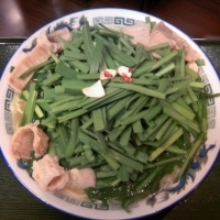 「モツニラそば（塩だし） 880円 ダブル 150円」@煮干 丸めの写真