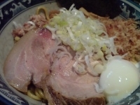 「温玉油そば800円」@兎に角 松戸店の写真