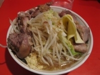 「小ラーメンぶた入り（ヤサイニンニクカラメ）」@ラーメン二郎 府中店の写真