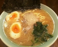 「味玉ラーメン（味濃いめ/麺かため/油普通） \750」@横浜らーめん 上州田村家の写真