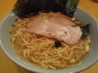 「中ラーメン（硬め）+チャーシューご飯」@家系らーめん 品壱家の写真