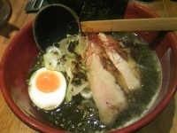 「トントロ炙りチャーシュー黒極み  \930-」@黒味噌らーめん 初代けいすけ 品川店の写真