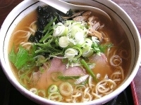 「らぁめん しょうゆ味 Wスープ魚介入り」@らぁめん愛来の写真