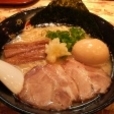 濃厚とんこつラーメン680円+魚介ダシ入り味玉子￥100