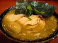 「チャーシュー麺（中盛り）味玉トッピング」@家系総本山 ラーメン吉村家の写真