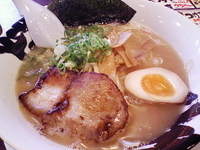 「麺虎らーめん+唐揚げ」@麺虎の写真