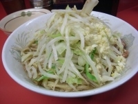 「小汁なし600円（ヤサイ・ニンニク・カラメ、魚粉）+生卵50円」@ラーメン二郎 環七一之江店の写真