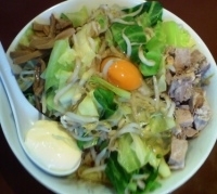 「油そば（無料トッピング全部）」@UNDER GROUND RAMENの写真