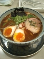 「燻玉香るフレーバー叉焼麺」@麺行使 伊駄天 立川の写真