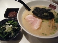 「赤ラーメン+マル秘トッピング」@麺屋 のすけの写真