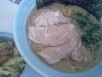 「ちゃーしゅー麺（麺硬め・味濃いめ）+キャベチャ（800円+100」@恵家の写真