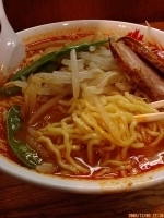 「ピリ辛味噌ラーメン（大盛） 750円+200円=950円」@赤坂飯店 パレスサイドビル店の写真