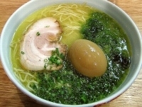 「味玉子入り」@らーめん まる玉 アリオ川口店の写真