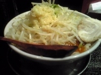 「赤梵天（平打ち麺、野菜ニンニクましまし）」@麺屋 梵天の写真