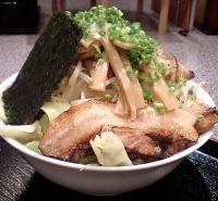 「くわ田らぁ麺（太麺、にんにく）1050円」@美味食間 くわ田の写真
