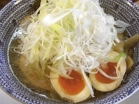 「らーめんBセット（煮玉子+ねぎトッピング）」@らーめん酒房 遊麺の写真
