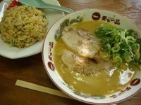 「ランチタイム限定のチャーハンセット」@天下一品 箕面店の写真