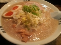 「味玉子らーめん（脂多め 麺硬め 味普通）+中盛」@こってりらーめん 誉の写真