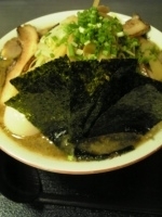 「くわ田らぁ麺 太麺（ニンニク入り）1050円」@美味食間 くわ田の写真