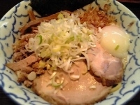 「温玉油そば（並）「800円」」@兎に角 松戸店の写真