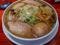 「肉そば+味付玉子（1050円）」@田中そば店の写真