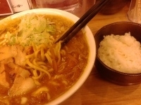 「味噌カレーラーメン（期間限定） 大盛+チーズ+サービス半ライス 」@麺屋三正の写真