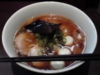 「醤油 白式部 大盛 1150円」@支那そばや 本店の写真