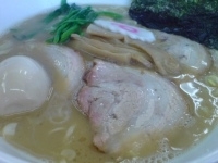 「ちゃまチャーシューメン850円 味つけたまご（土日限定）70円」@手打ラーメン ちゃまの写真