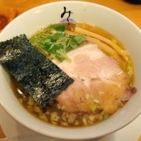 「秋刀魚らーめん 700円 + 味玉100円」@麺処 みどりの写真