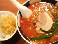 「だんだんめん（大辛）￥800+ご飯（サービス）」@支那麺 はしご 銀座本店の写真