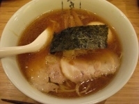 「玉子醤油ラーメン+白式部（おつまみ）」@支那そばや イオンレイクタウン店の写真