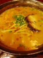 「らーめんセット（熟成とんこつ味噌+牛とん包）950円」@包王 八重洲店の写真