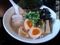 「冬季限定ラーメン（750円）+味玉（100円）」@麺屋 六弦の写真