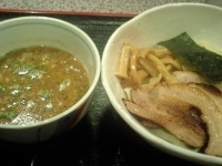 「濃厚つけ麺（太麺・あつもり）￥700 焼豚￥250」@美味食間 くわ田の写真