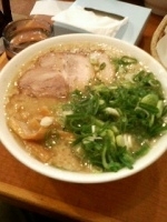 「ラーメン（背脂多目）￥700」@京都銀閣寺 ますたにラーメン 田町店の写真