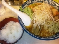 「辛味噌ラーメン（大盛/半ライスランチサービス） 800円」@ラーメン創房 無限庵の写真