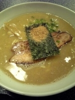 「とんこつ醤油（細麺） 650円」@美味食間 くわ田の写真