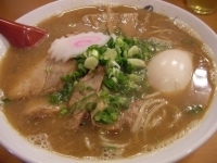 「大盛りラーメン（熟成）（+味玉）」@麺や紡の写真