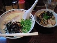 「ぶぅらーめんセット / 850円」@らーめんぶぅ 三軒茶屋店の写真