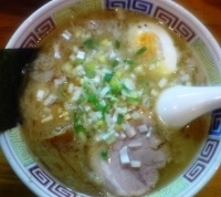 「醤油豚骨らーめん “ゴッテリ” カタゆで」@ハングリードラゴンの写真