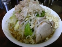 「小ラーメン（麺硬め・アブラ・ニンニク多め）650円」@ラーメン二郎 めじろ台法政大学前店の写真